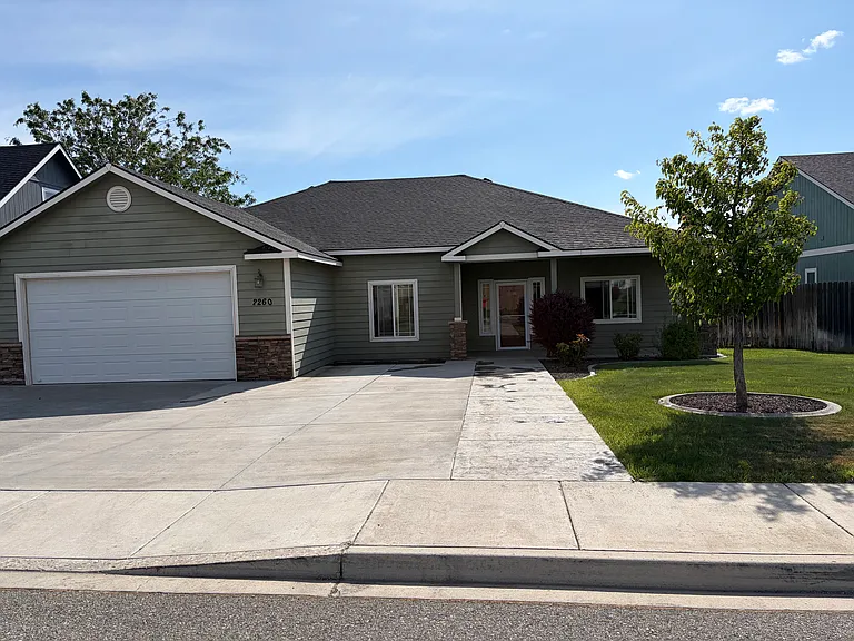2260 Meridian Ave — Photo 2