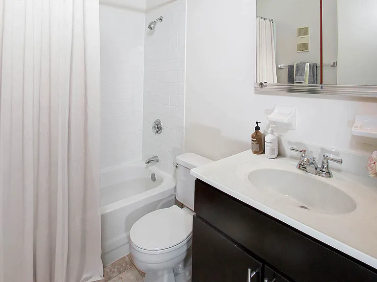 Marlboro Classic Apt & Redwood Square — Photo 7