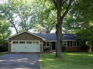 814 Warwick Ave, Barrington, IL 60010