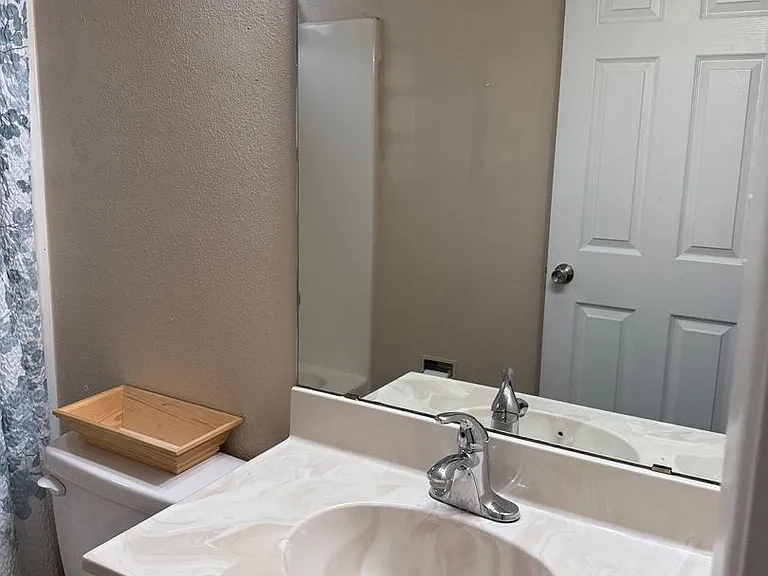 602 Mercury Ave — Photo 16