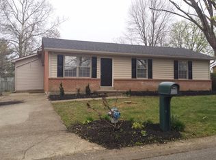 112 Locker Ct, Berea, KY 40403