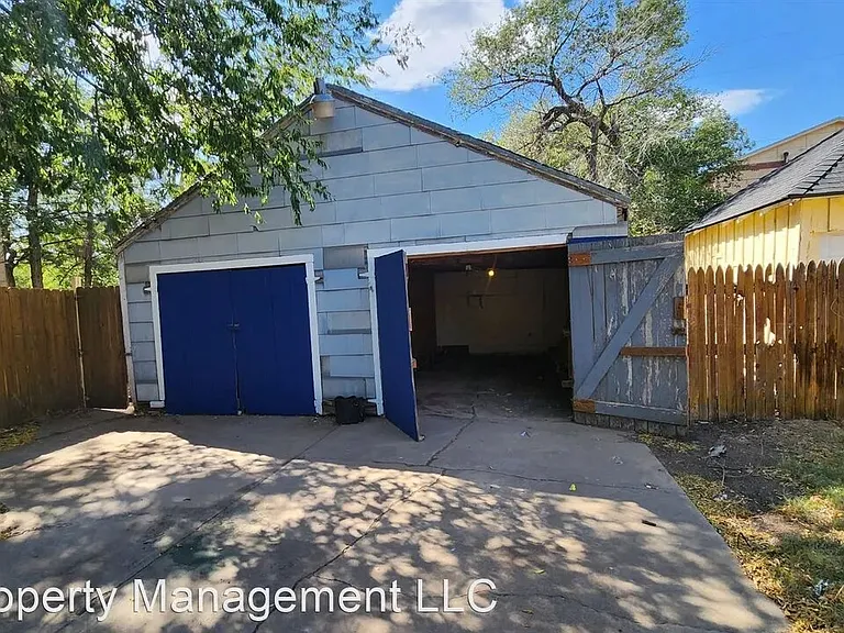 2108 S Van Buren St — Photo 2