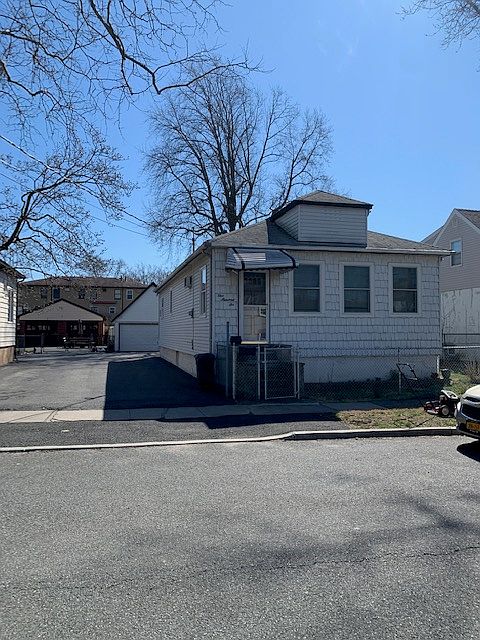 1st image of 106 Winham Ave #1