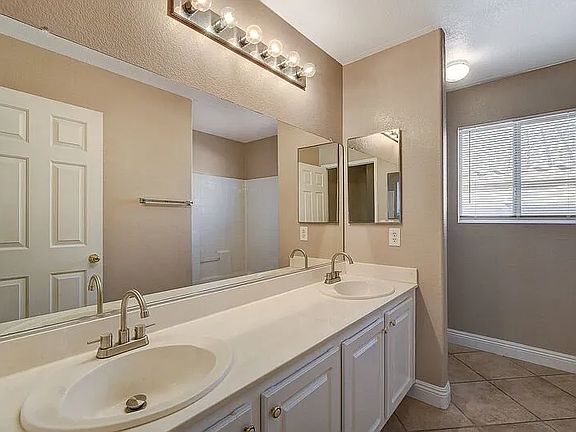 5th image of 319 Anderson Ave NW #1
