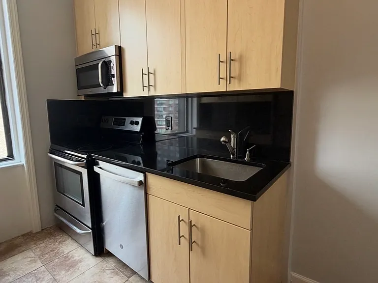 210 W 94th St #7G — Photo 12