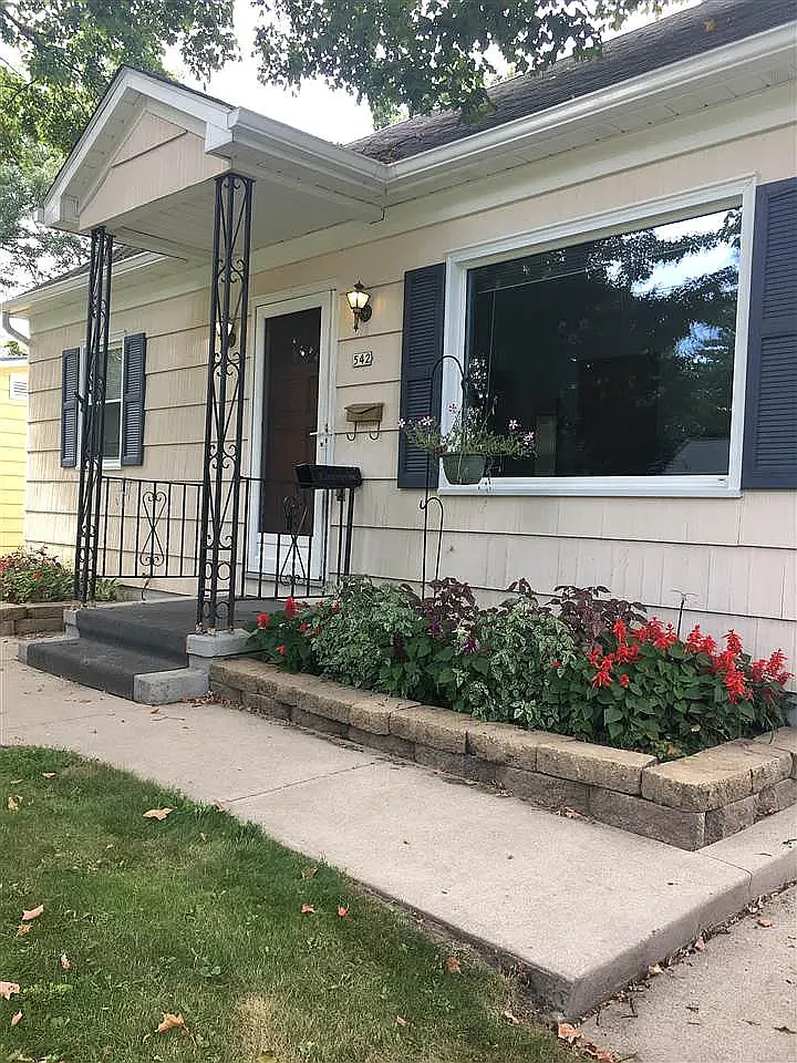 2 bed, 720 sqft, $1,800 — Photo 2