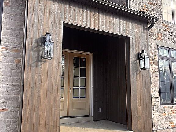 3rd image of 2863 Rocky Ridge Dr