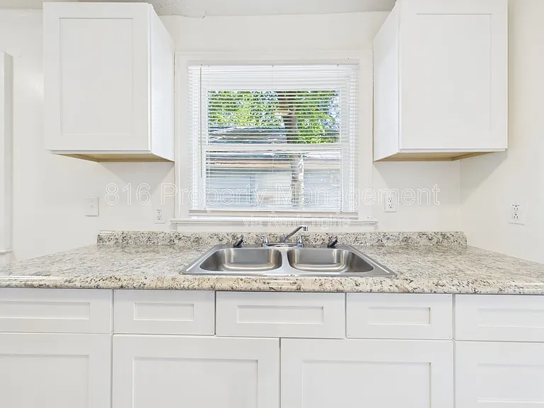 7131 Olive St — Photo 10