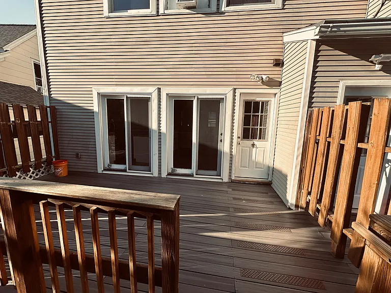 160 Washington St — Photo 3