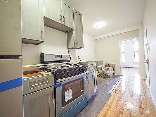 4th image of 742 Washington Ave APT 3R