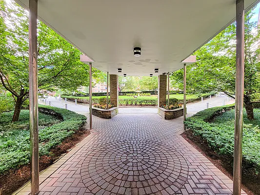 Sold by Remax City Square | media 23