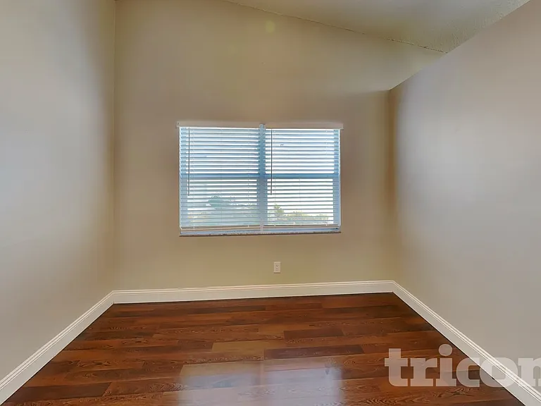 1115 Hardwood Dr — Photo 4