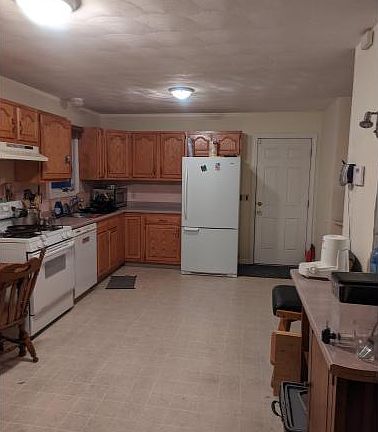 4th image of 72 Locust St