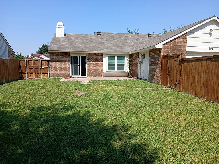 902 Rocky Creek Ln — Photo 18