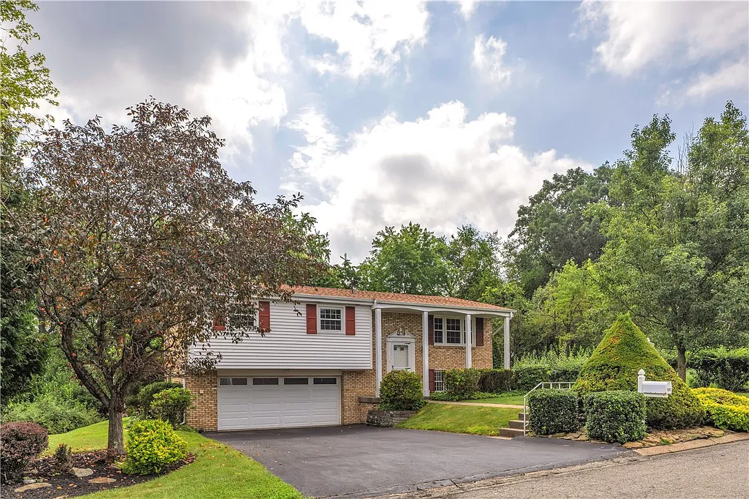 428 Englewood Dr photo 1