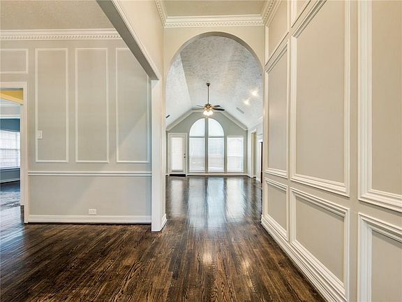 4th image of 2424 Southern Oak Dr