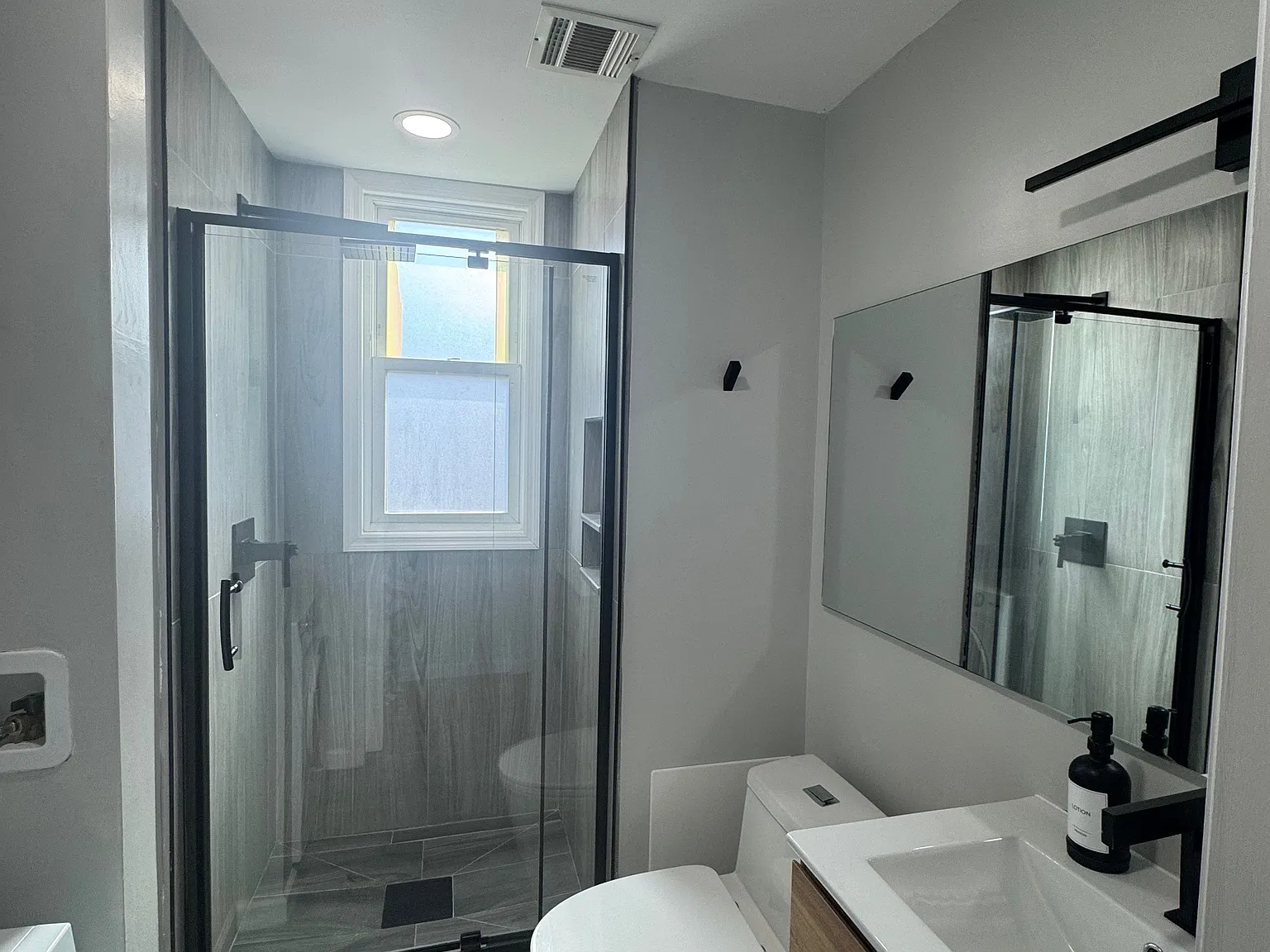 2 bed, 900 sqft, $2,250 — Photo 3