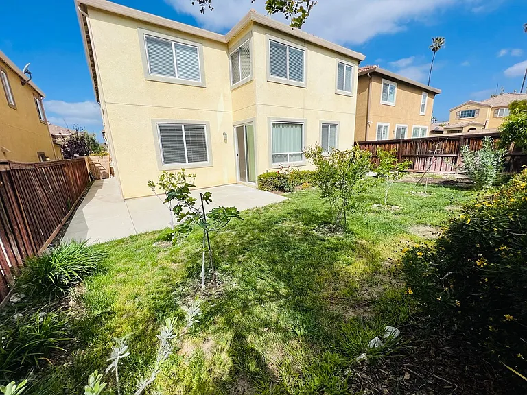 2758 Lavender St — Photo 33