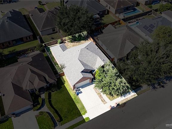 5th image of 923 Loyola Dr
