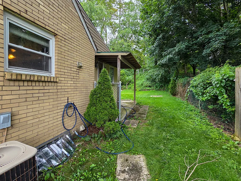151 Mahoning Dr — Photo 41