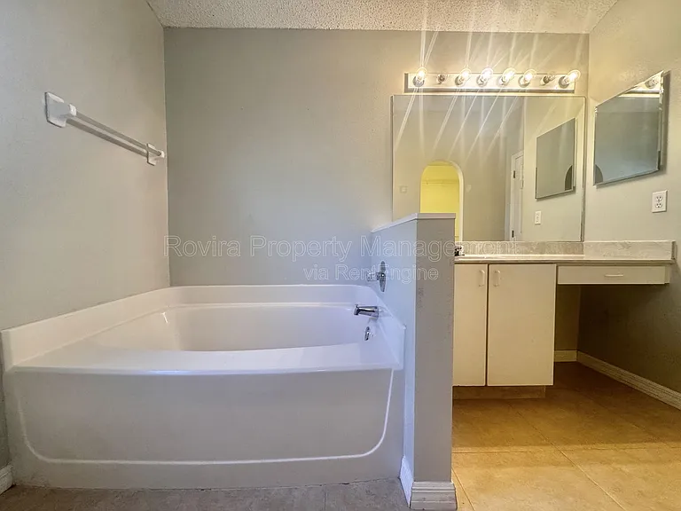 116 Barrington Dr — Photo 6