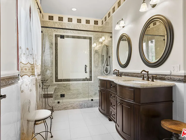 4141 Cambridge Rd — Photo 29