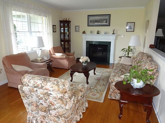 4th image of 7009 Fairway Dr E