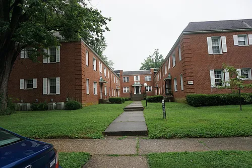 2400 Woodbourne Ave #3C Photo 1