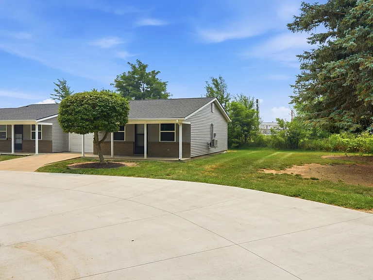 1462 E Kammerer Rd — Photo 18