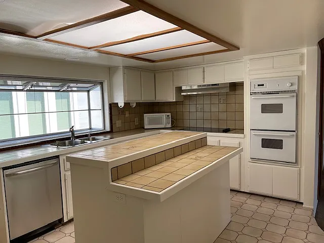314 Encino Ln — Photo 7
