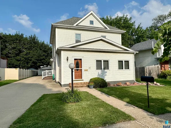 121 SE Park St, Luverne, MN 56156