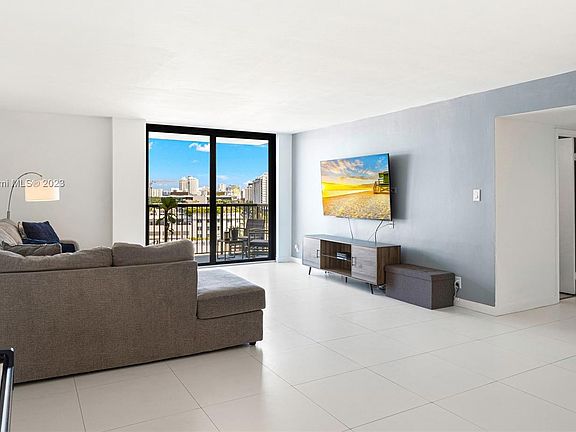 3rd image of 1800 Collins Ave APT 12B