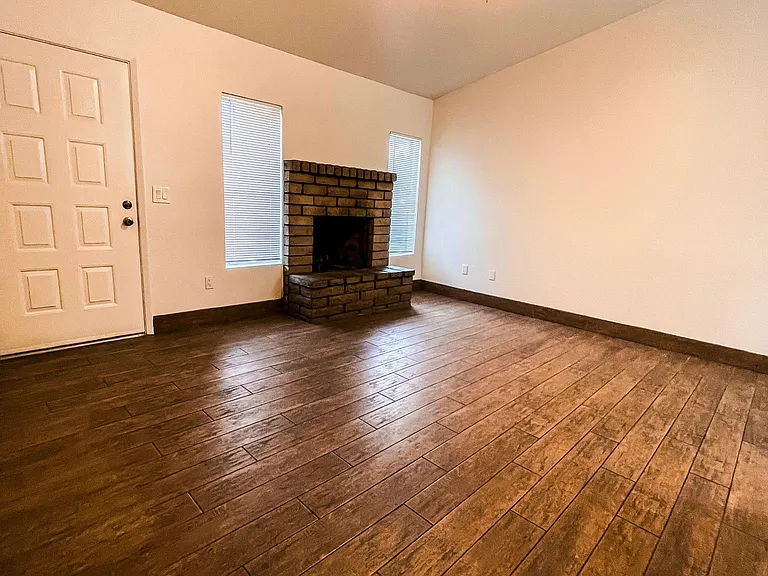 27 W Concorda Dr #102 — Photo 3