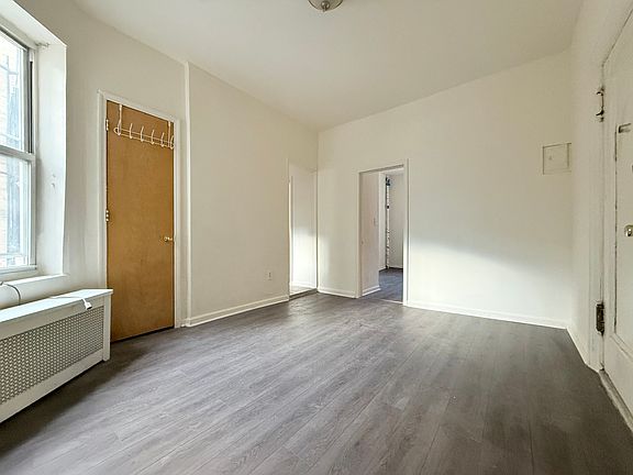 2nd image of 618 11th St APT A