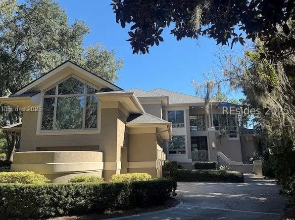 8 Leamington Pl, Hilton Head Island, SC 29928