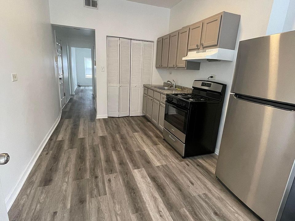 1st image of 200 N California Ave #2W