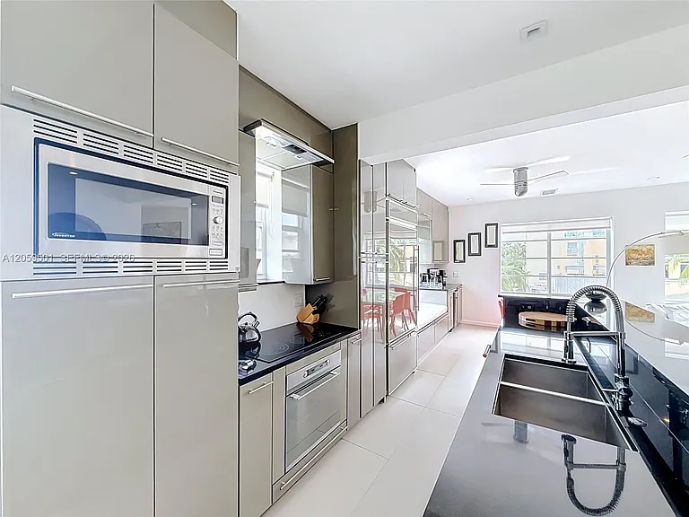 1460 Ocean Dr #404 — Photo 11