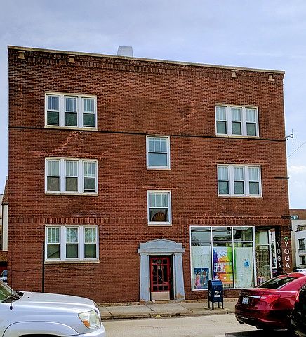 1st image of 1557 W Diversey Pkwy APT 3W