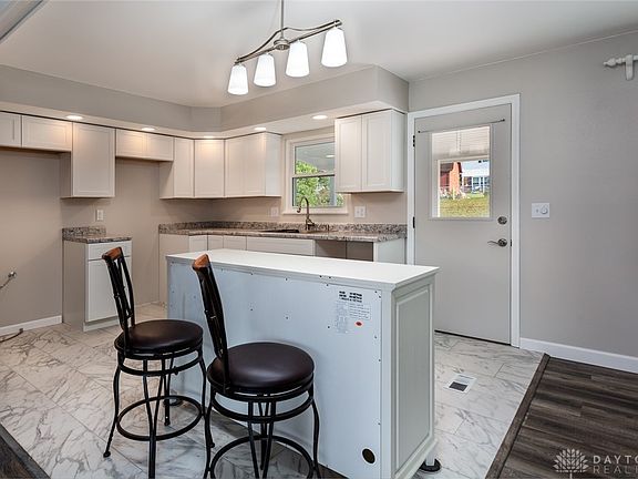 4th image of 278 Chatham Dr