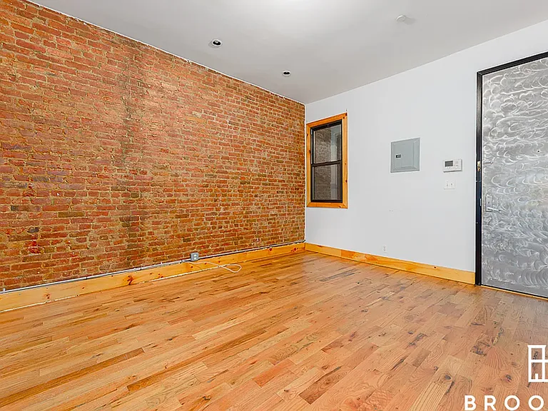 190 Schaefer St #4B — Photo 9