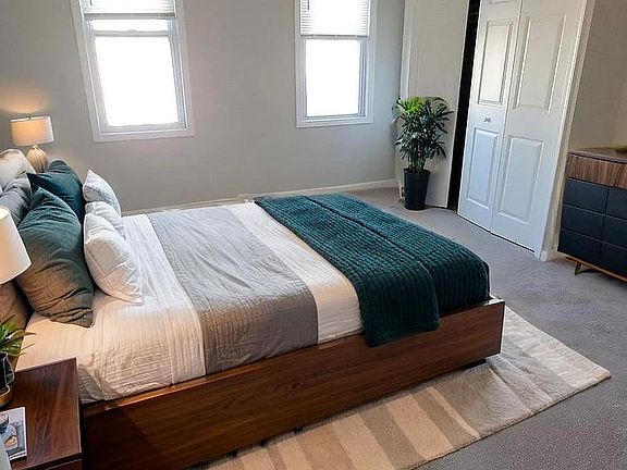 3rd image of 2643 Emerald St