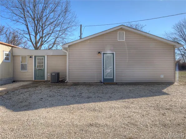 26147 N Carol St, Warrenton, MO 63383