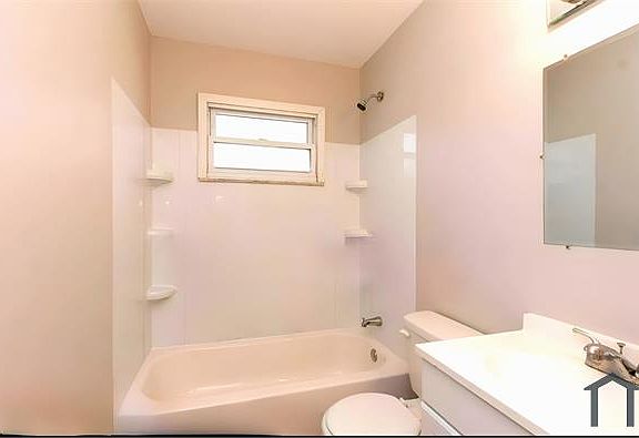 5th image of 1525 Nelson Ave