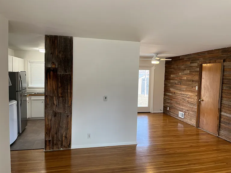 3605 Martin Dr — Photo 8