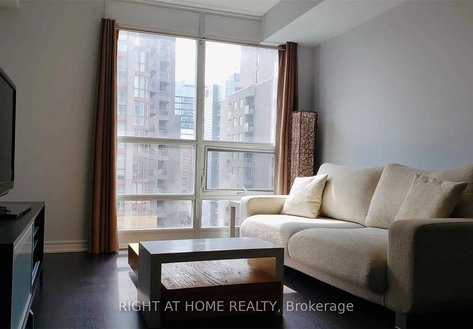 761 Bay St — Photo 3