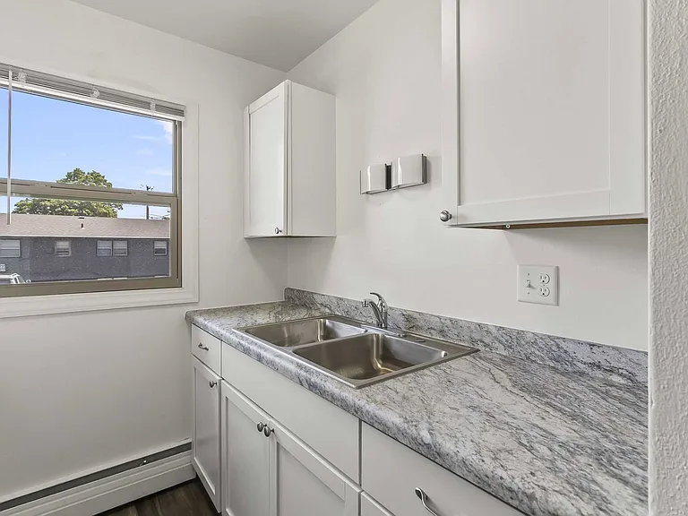 3309 S Jefferson Ave — Photo 4