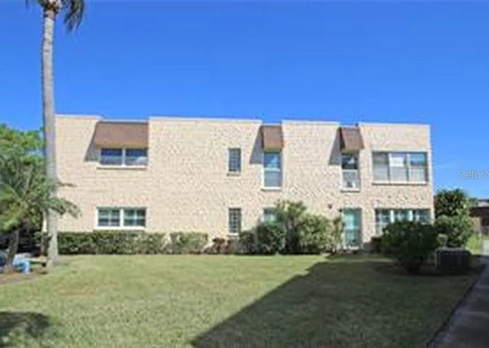 221 Cedarwood Cir #221