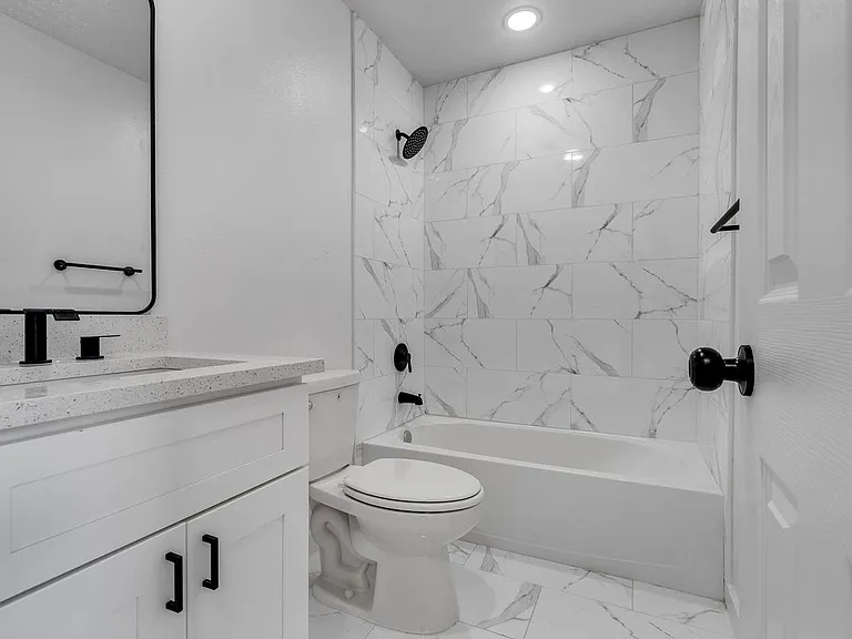 1052 N Lane St — Photo 21