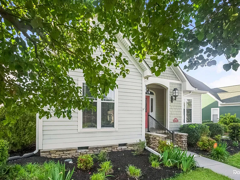 1402 Troon Dr — Photo 3