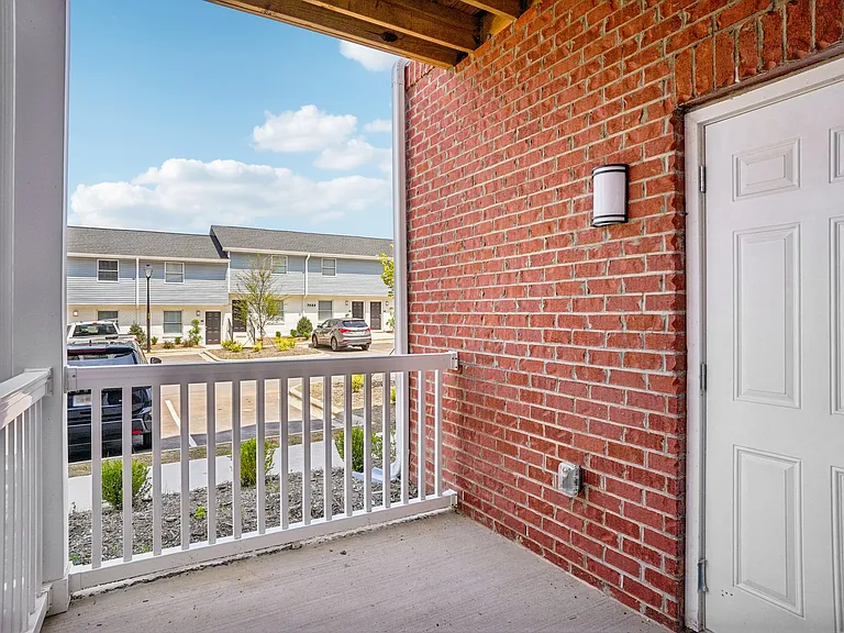 Oak Tree Apartments & Townhomes — Photo 19